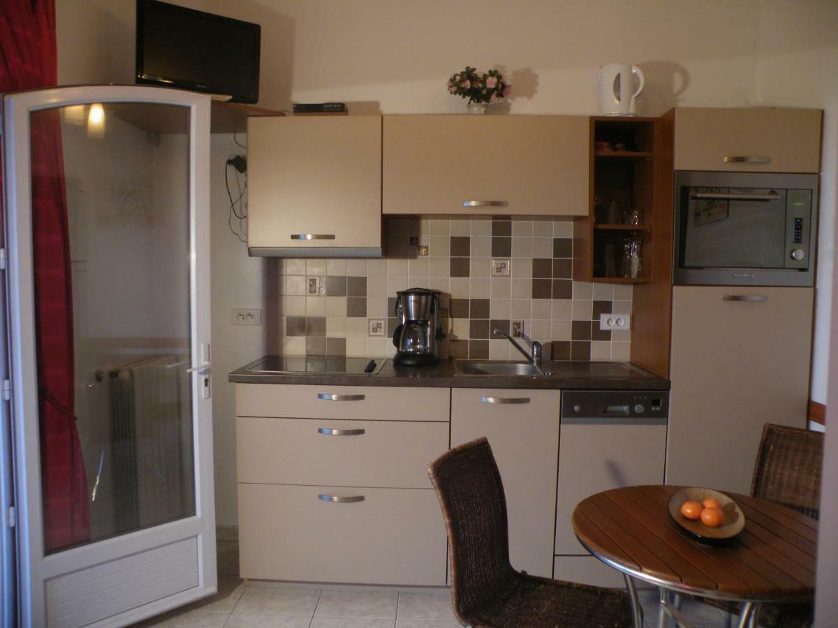 Villa Liamone Studio Fuer 3 Personen , 400 M Vom Strand, Pool, Klimaanlage 사공 외부 사진