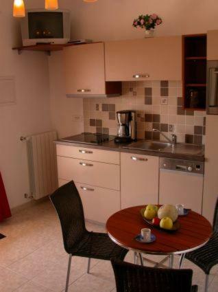 Villa Liamone Studio Fuer 3 Personen , 400 M Vom Strand, Pool, Klimaanlage 사공 외부 사진